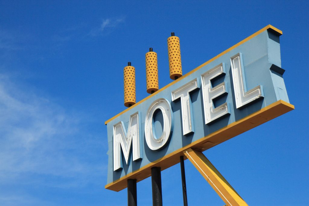 Vintage roadside motel sign near Houston, Texas. Retro pylon sign installation. Top-rated custom building signs Houston.