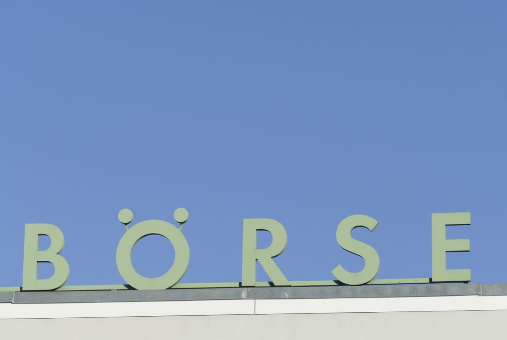 Green Börse rooftop letters against a blue sky, an example of high-quality Houston commercial signs for business.