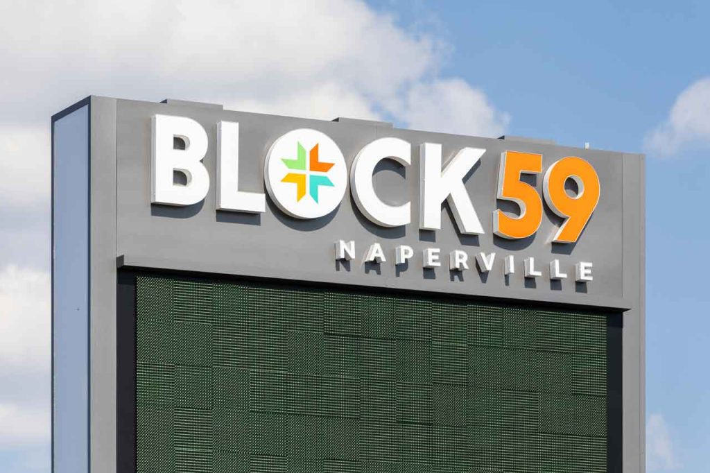 Modern digital monument display showing how custom electronic business signs Houston businesses use attract local traffic.